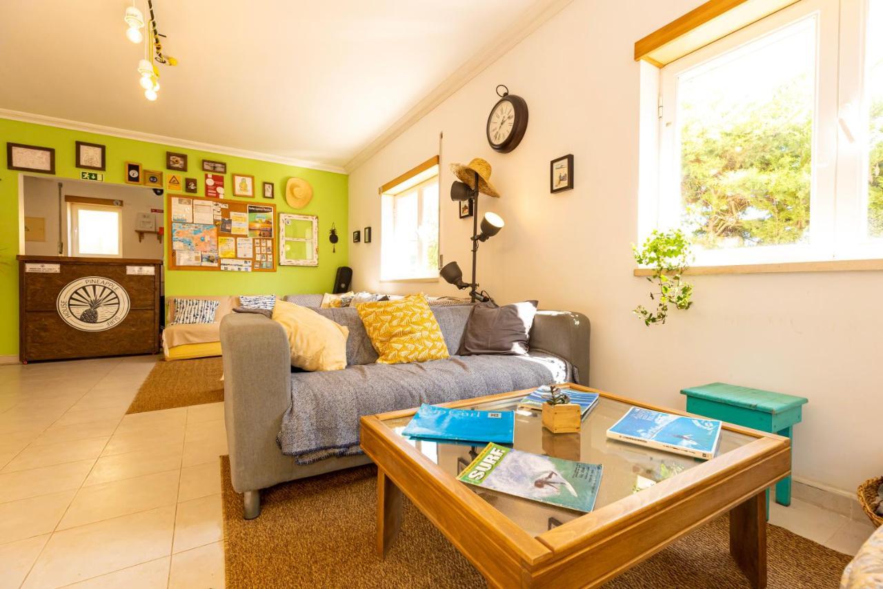 Pineapple Surf House Vandrehjem Atouguia Da Baleia Eksteriør billede