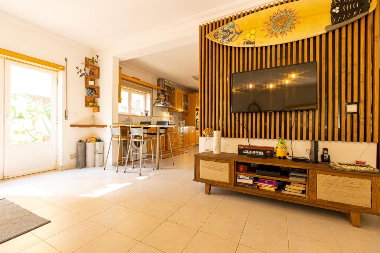 Pineapple Surf House Vandrehjem Atouguia Da Baleia Eksteriør billede