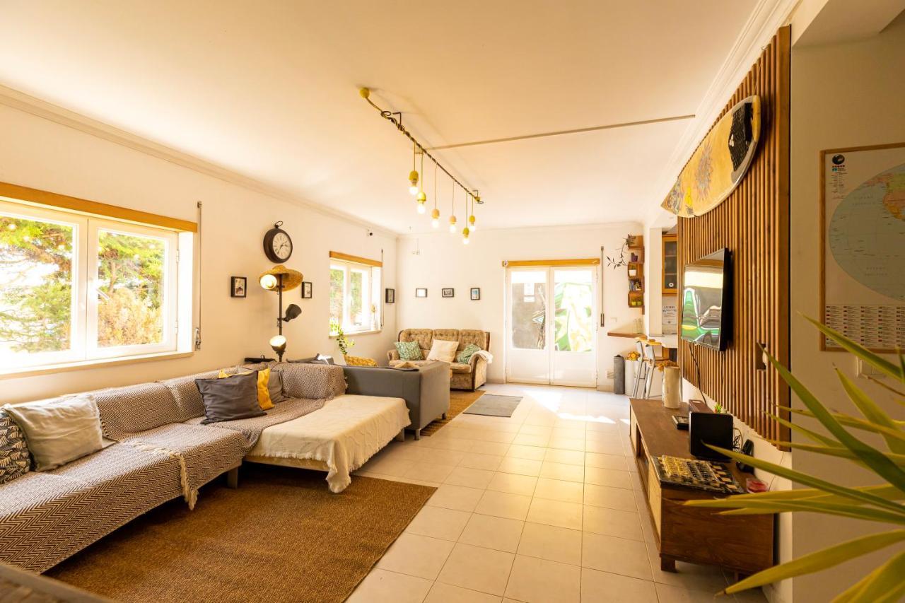 Pineapple Surf House Vandrehjem Atouguia Da Baleia Eksteriør billede