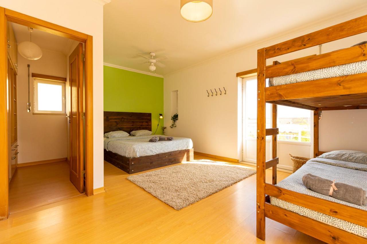 Pineapple Surf House Vandrehjem Atouguia Da Baleia Eksteriør billede