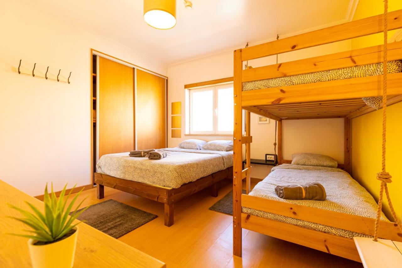 Pineapple Surf House Vandrehjem Atouguia Da Baleia Eksteriør billede