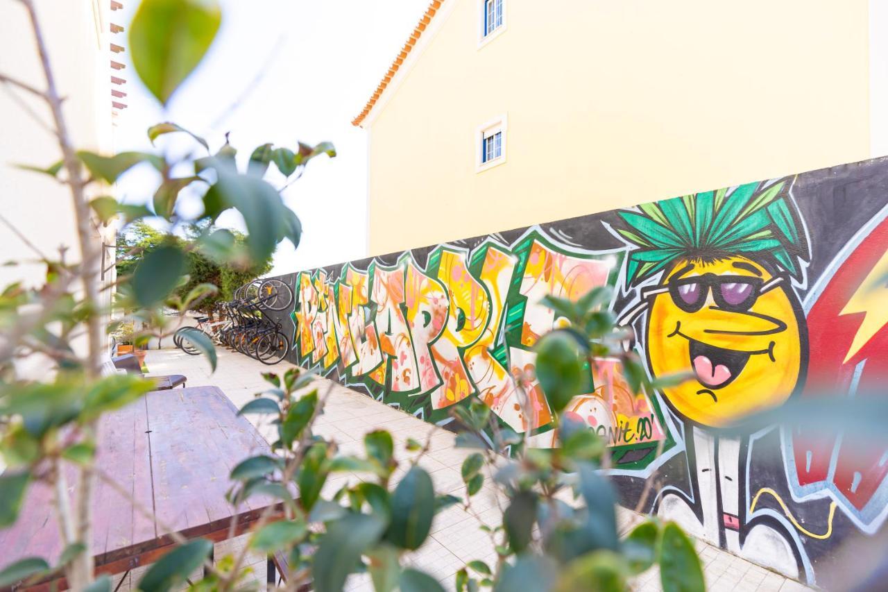 Pineapple Surf House Vandrehjem Atouguia Da Baleia Eksteriør billede