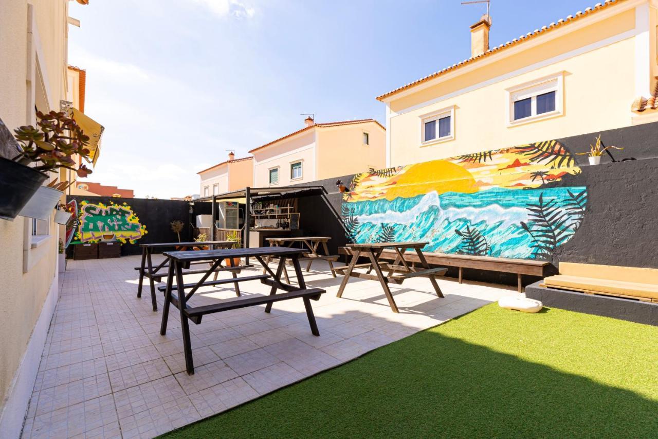 Pineapple Surf House Vandrehjem Atouguia Da Baleia Eksteriør billede