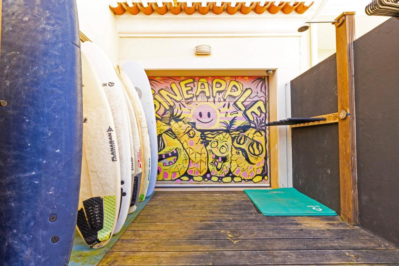 Pineapple Surf House Vandrehjem Atouguia Da Baleia Eksteriør billede