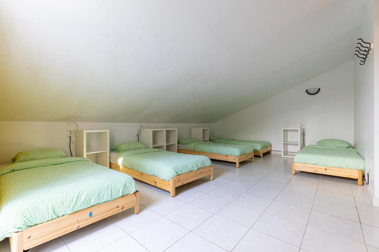 Pineapple Surf House Vandrehjem Atouguia Da Baleia Eksteriør billede